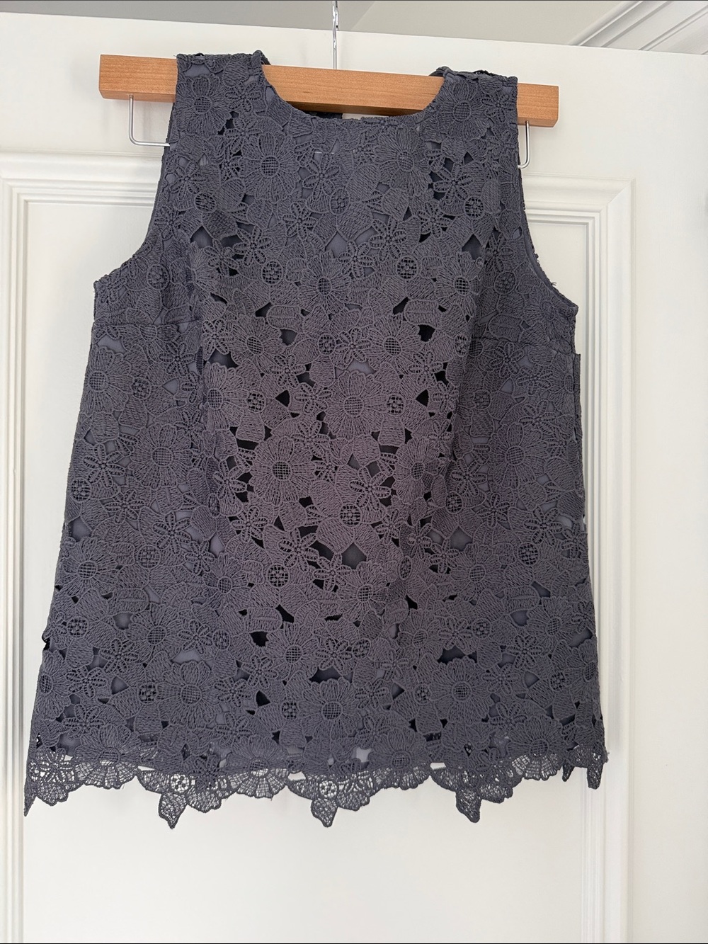 Sleeveless Floral Crochet Tank - Purple Gray